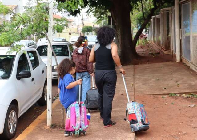 Caso de menino esfaqueado na saída da aula causa surpresa entre pais de alunos em Campo Grande