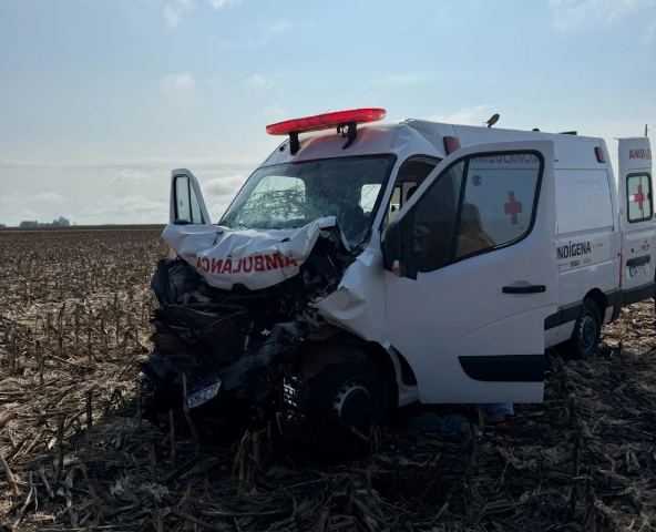 Paciente em tratamento de câncer morre após colisão de ambulância em rodovia