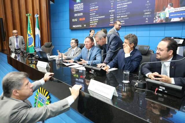 Deputados cancelam sessão de quinta para pedir votos na reta final de campanha
