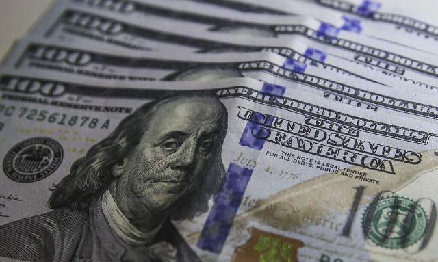 Dólar fecha semana em queda de 0,10% e termina cotado a R$ 5,12