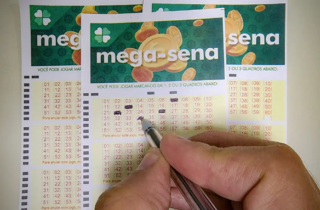 Acumulada, Mega-Sena paga R$ 85 milhões no sorteio deste domingo