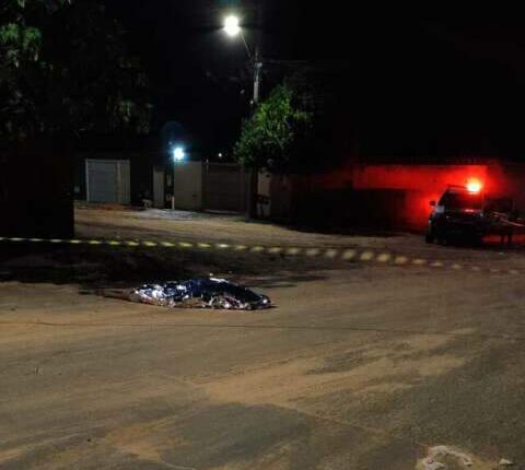 Operação busca suspeitos de matar jovem espancado e arrastar corpo até esquina