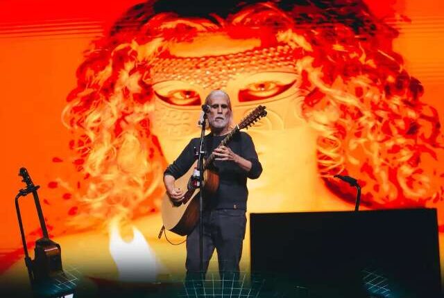 Oswaldo Montenegro traz “A Dança dos Signos” a Campo Grande neste sábado