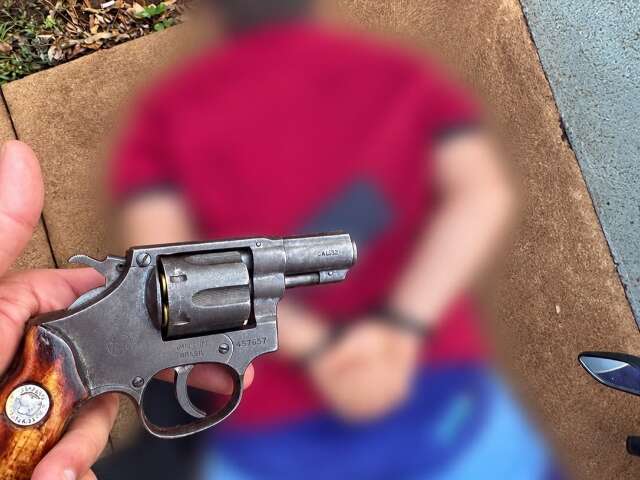 Revólver na cintura leva a 12ª prisão em ofensiva contra grupos criminosos