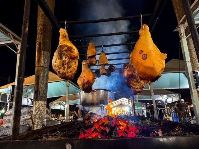 Festival da Carne tem avestruz na brasa e assador premiado no México em Campo Grande
