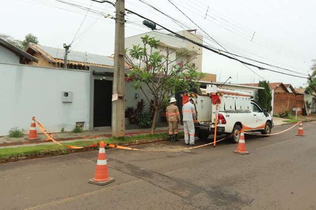 Com 800 profissionais nas ruas, Energisa restabeleceu 99% do fornecimento em Campo Grande