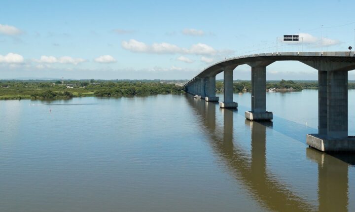 Defesa Civil de Porto Alegre emite alerta de risco de inundação devido à alta do Rio Guaíba
