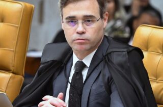 Mendonça volta a suspender multas sobre saúde mental no trabalho