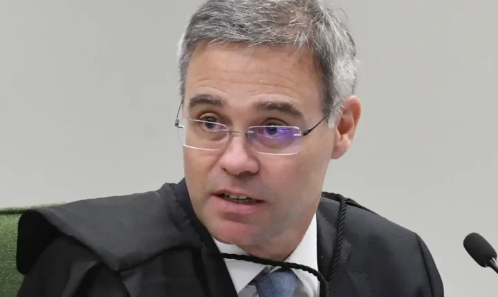 Mendonça vota para manter decisão de retirar posts de Nossa Senhora no TSE