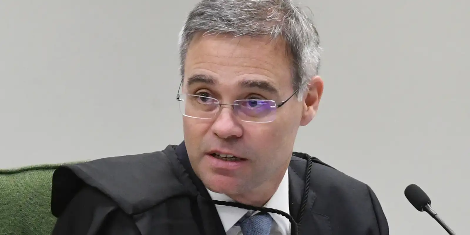 Mendonça vota para manter decisão de retirar posts de Nossa Senhora no TSE