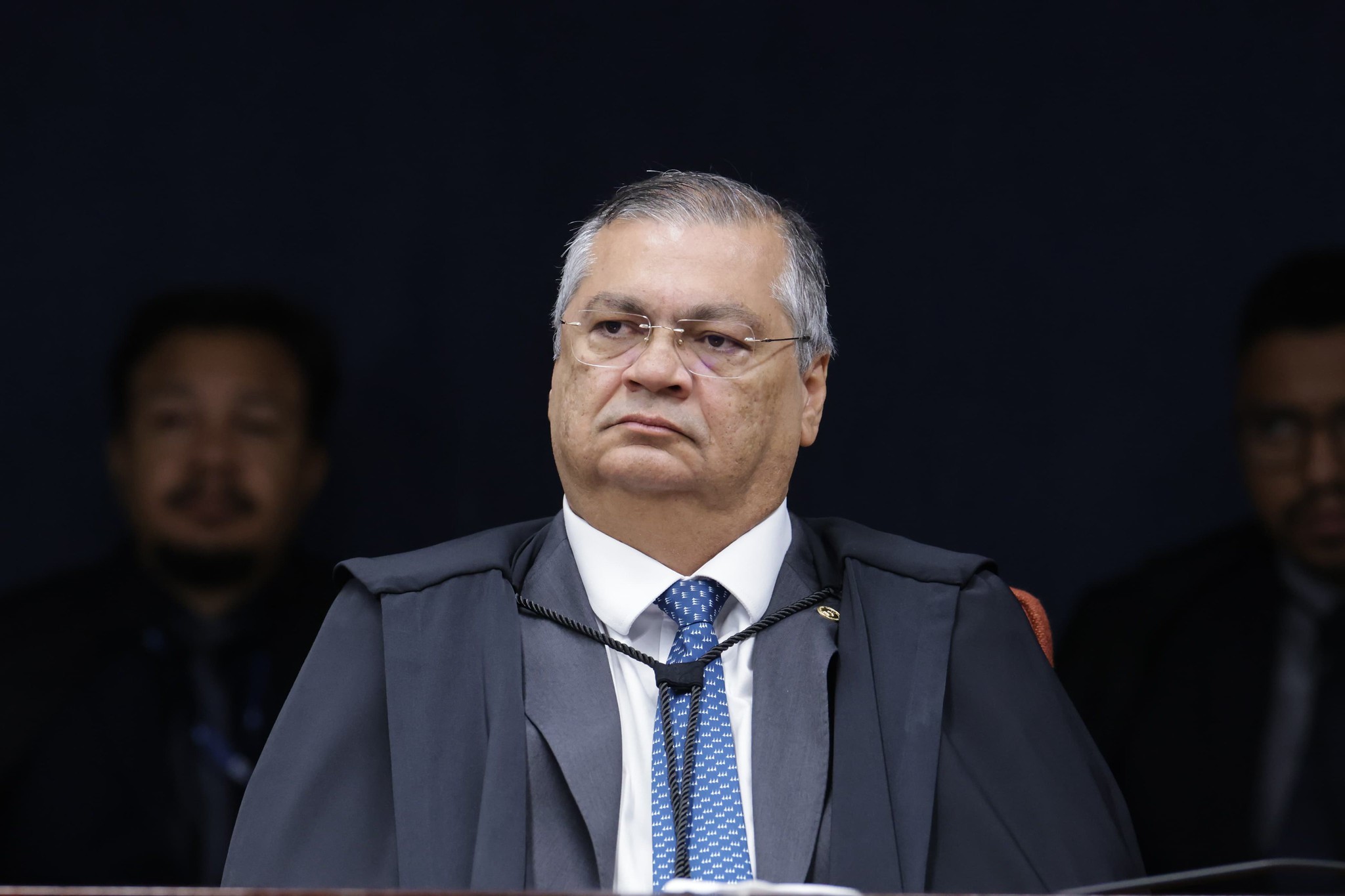 Flávio Bolsonaro pede ao STF que Dino seja afastado de processos envolvendo o parlamentar, Lula e eleições
