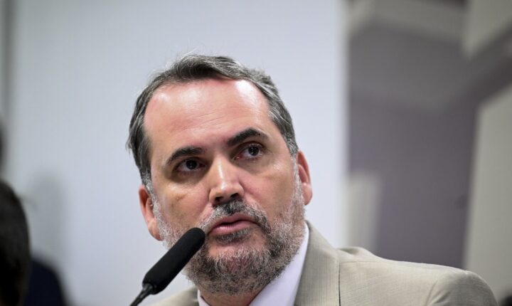 Governo encontra espaço fiscal de R$ 19,6 bilhões no orçamento; parte vai bancar reajuste do Bolsa Família, diz ministro