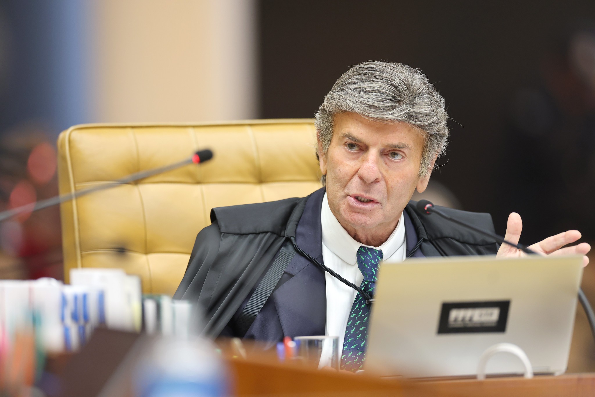Fux dá 10 dias para Senado se manifestar em ação que pede informações sobre visitas de esposa de Moraes e Vorcaro