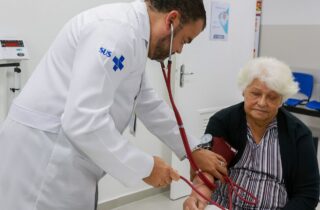 Exame Nacional de Avaliação da Formação Médica é aplicado neste domingo em todo o Brasil