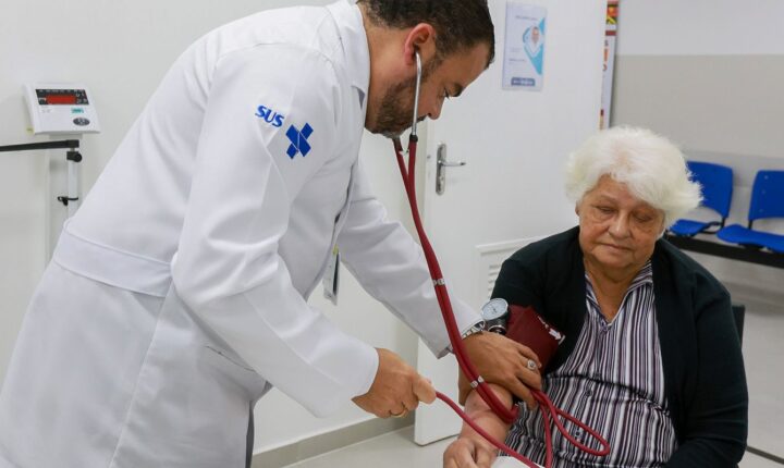 Exame Nacional de Avaliação da Formação Médica é aplicado neste domingo em todo o Brasil