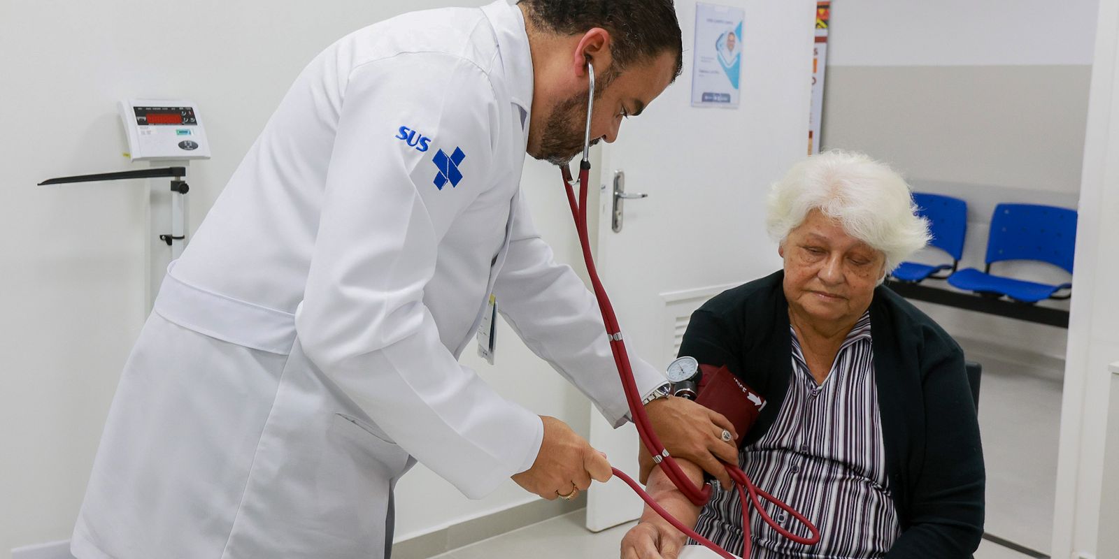 Exame Nacional de Avaliação da Formação Médica é aplicado neste domingo em todo o Brasil