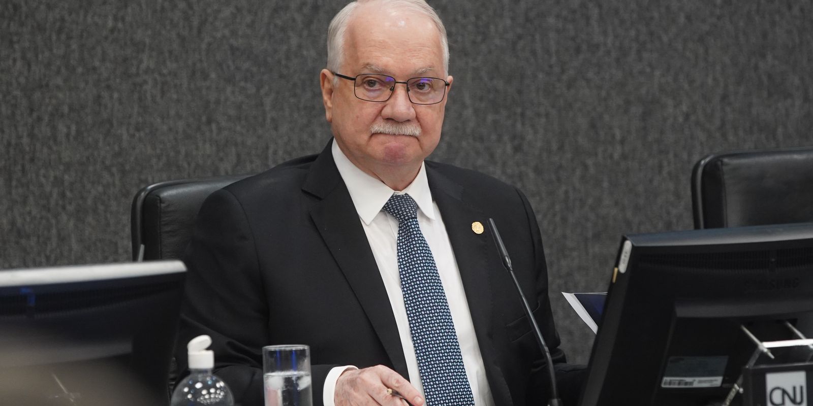 Fachin dá 24 horas para PF enviar informações sobre celular de Vorcaro