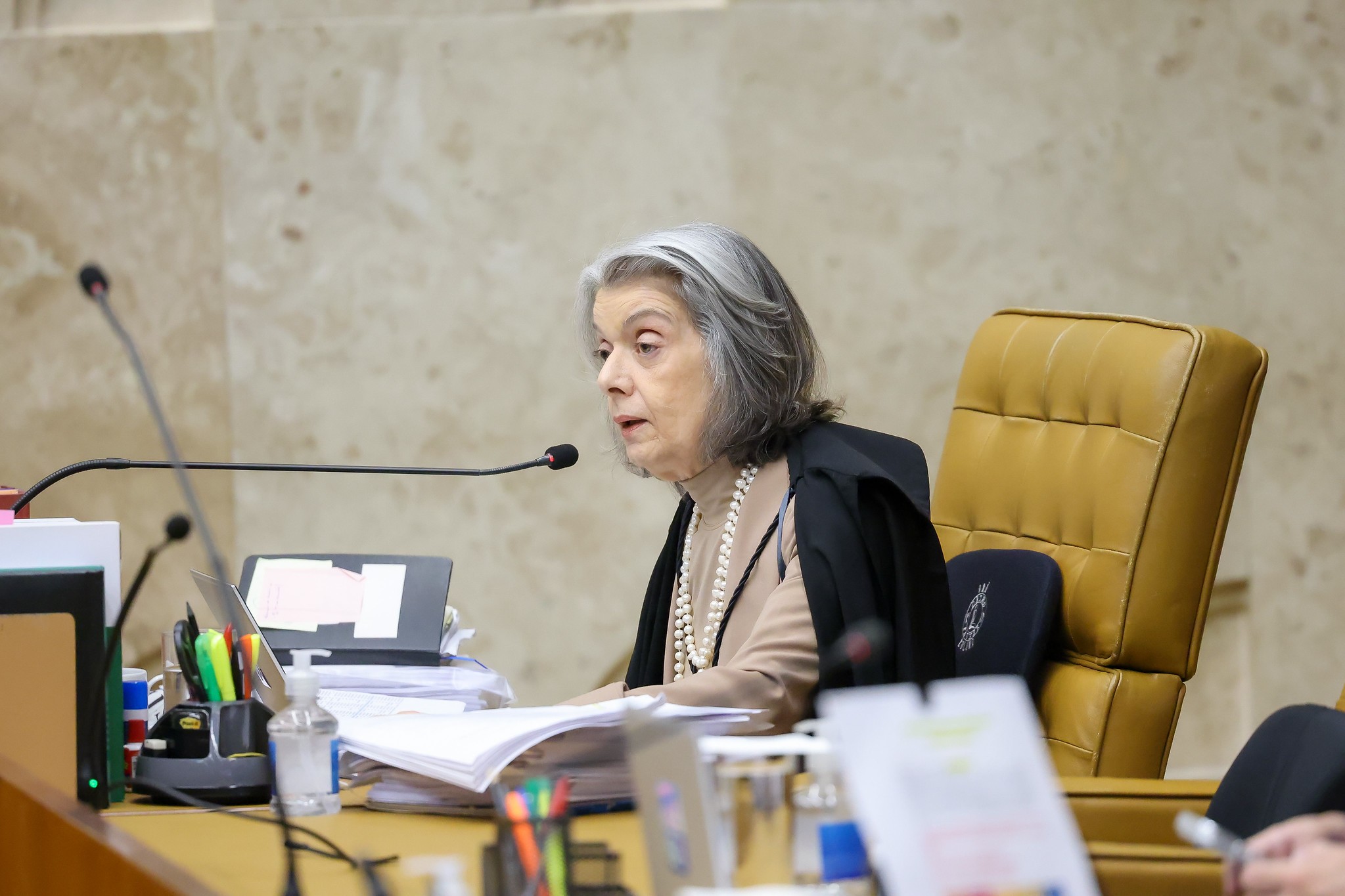 Cármen Lúcia diz estar em estado de profunda consternação e tristeza