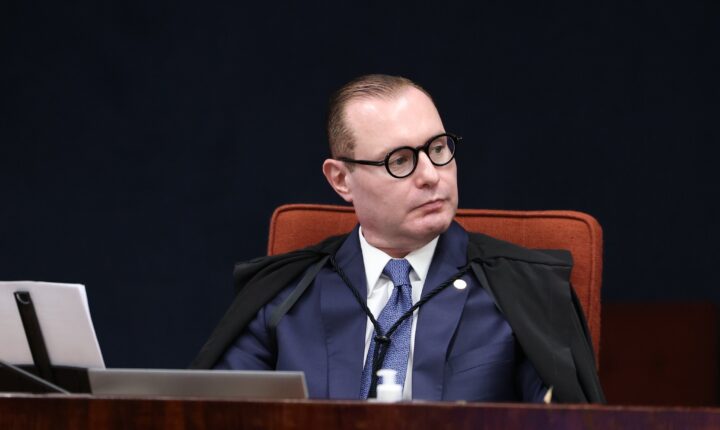 Zanin manda PF entregar ao seu gabinete cópia de todo celular do Vorcaro até as 23h deste domingo