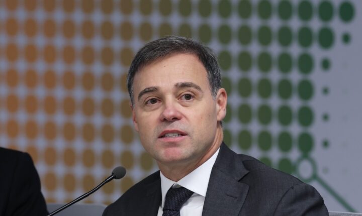 Mendonça diz que compartilhar conteúdo do celular de Vorcaro só serviria para ‘tumultuar’ e pode colocar investigações em risco