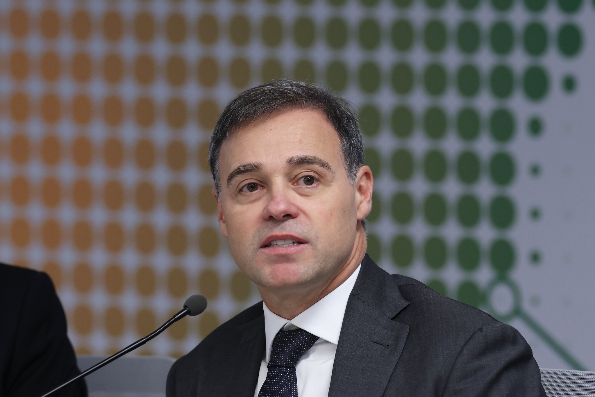 Mendonça diz que compartilhar conteúdo do celular de Vorcaro só serviria para ‘tumultuar’ e pode colocar investigações em risco