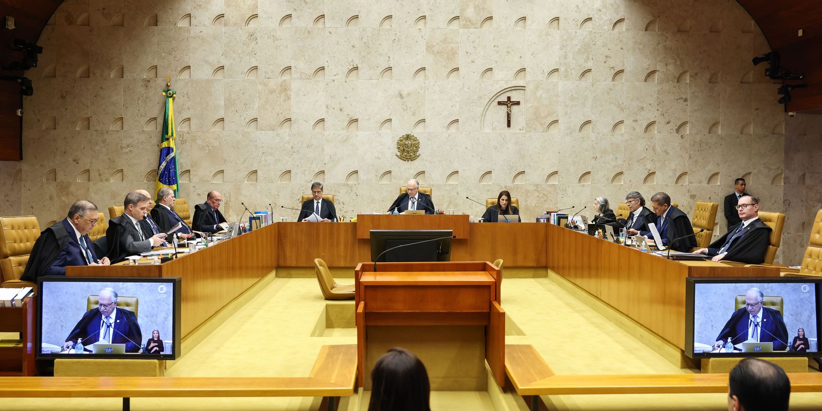 Supremo Tribunal Federal suspende julgamento e retomará sessão plenária às 14h