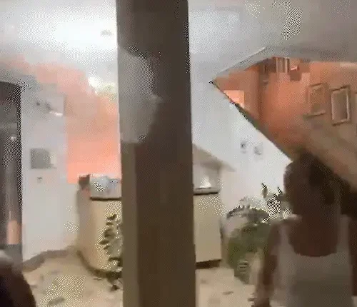 Fiação explode durante tempestade e vídeo mostra desespero e correria em hotel
