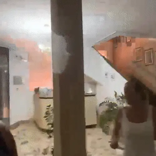 Fiação explode durante tempestade e vídeo mostra desespero e correria em hotel