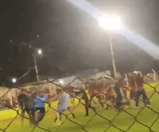 Final de futebol amador termina em pancadaria entre árbitro, jogadores e torcida