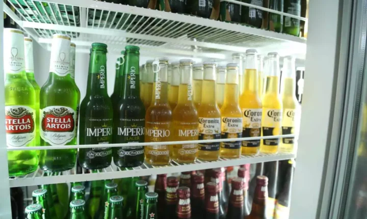 Vendedor de bebidas chamado de “gordo e seboso” por chefe vai receber R$ 10 mil