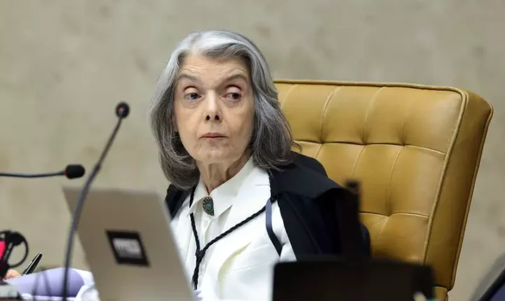 Cármen Lúcia preserva a dignidade em um STF no fundo do poço