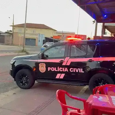 Conveniências da Capital escondiam armas, munições e cigarros