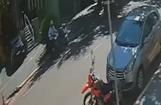 Ladrão leva moto de jovem durante horário de trabalho no Centro