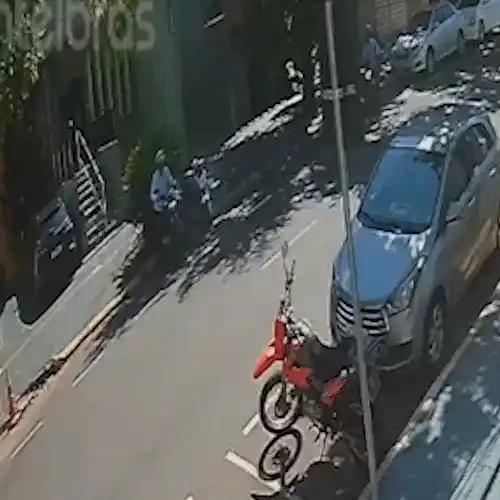 Ladrão leva moto de jovem durante horário de trabalho no Centro