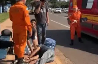 Rapaz sofre convulsão em ponto de ônibus em Campo Grande; bombeiros orientam como agir