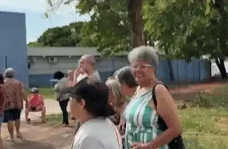 Moradores fazem manifestação em USF para pedir permanência de médico