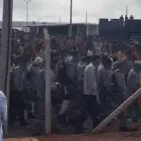 Reajuste salarial mobiliza 14 mil operários em canteiro de obra e vídeo viraliza
