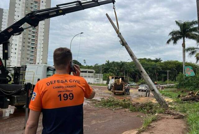 Alerta sobe de nível e prevê até 100 mm de chuva em Campo Grande