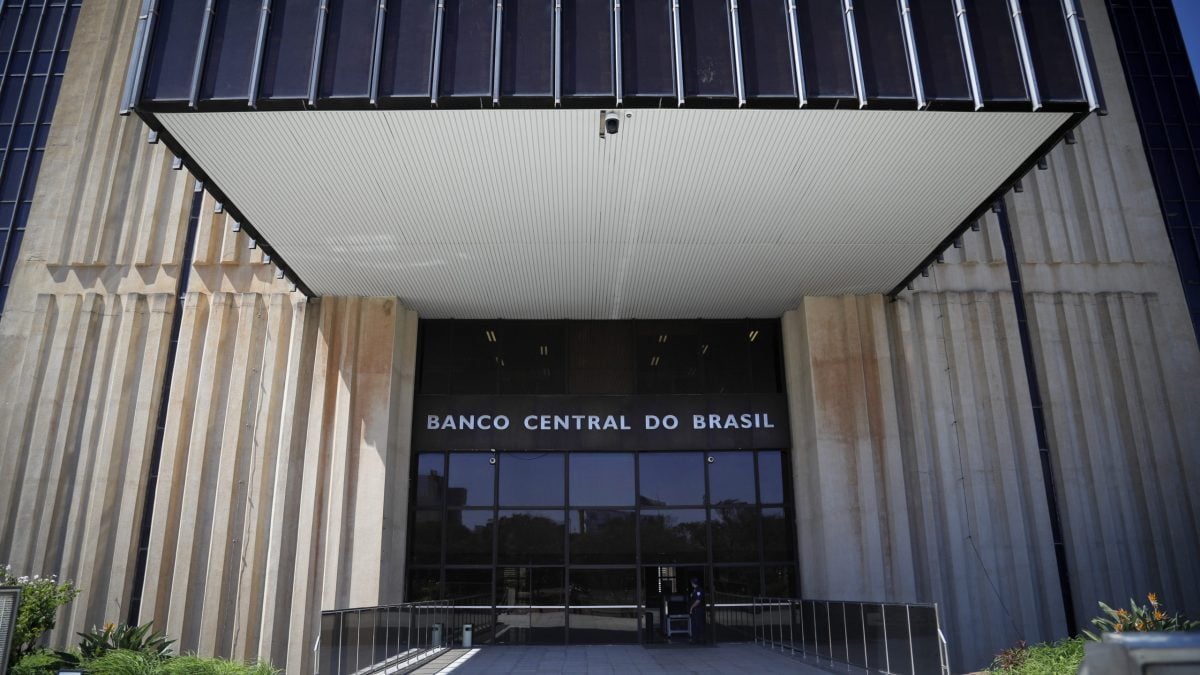 Prévia do PIB reforça perda de ritmo antes de decisão sobre Selic