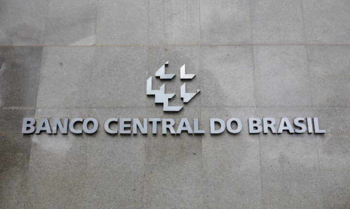 BC vê 90% de chance de IPCA estourar teto da meta em 2026