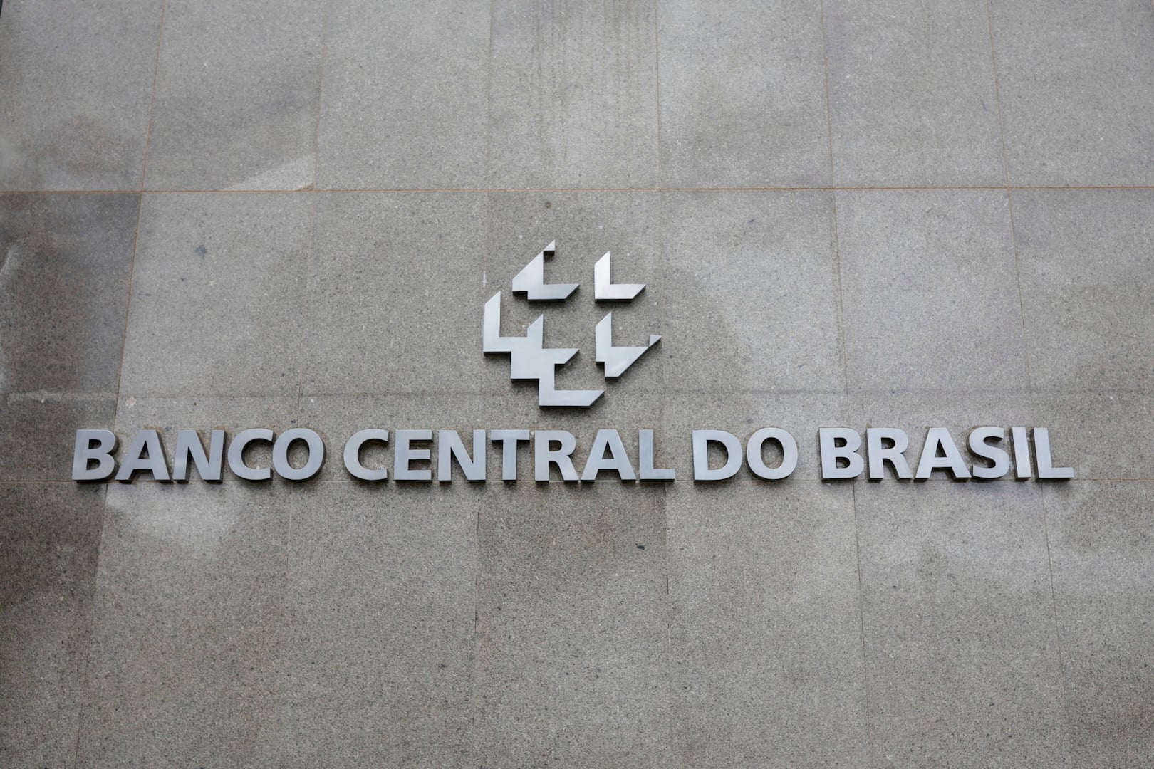 BC vê 90% de chance de IPCA estourar teto da meta em 2026