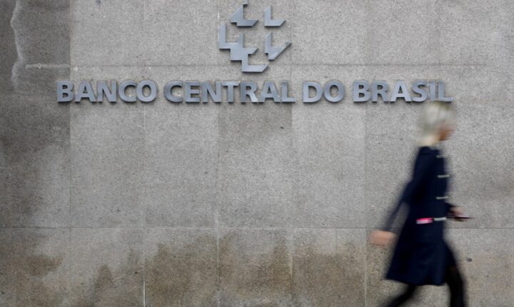 Mercado eleva projeção para inflação a 4,92% em 2026