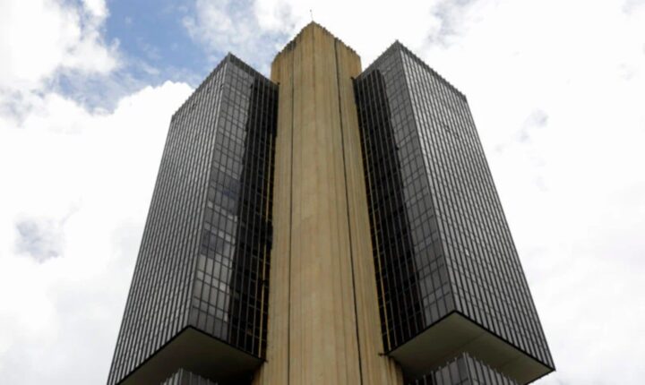 Prévia do PIB cai 0,2% em julho de 2026, diz BC