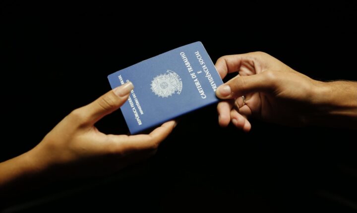 Brasil cria 165.827 empregos formais em agosto de 2026