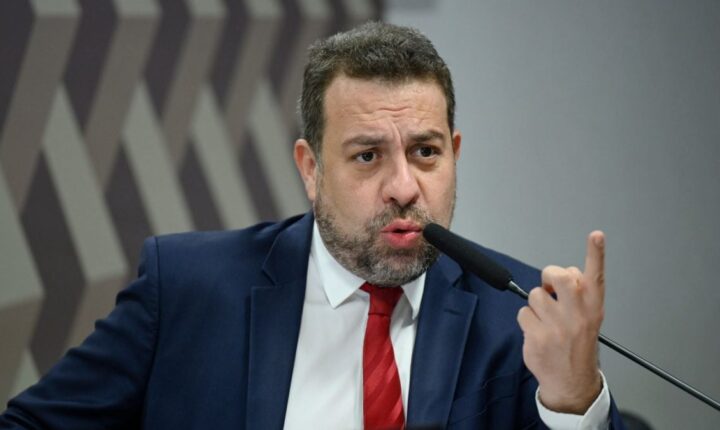 Boulos se licencia da Secretaria Geral para auxiliar campanha de Lula