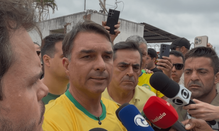 Mundo espera troca de presidente para investir no Brasil, diz Flávio