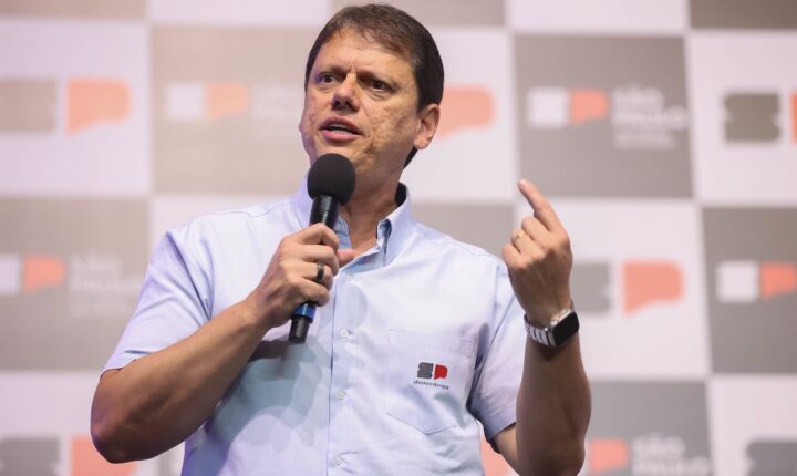Tarcísio diz que Flávio “está crescendo na hora certa”