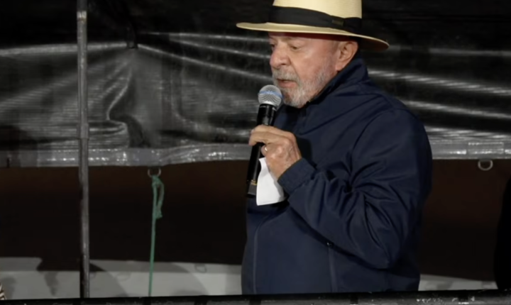 Votar em mulheres de direita não dá certo, diz Lula