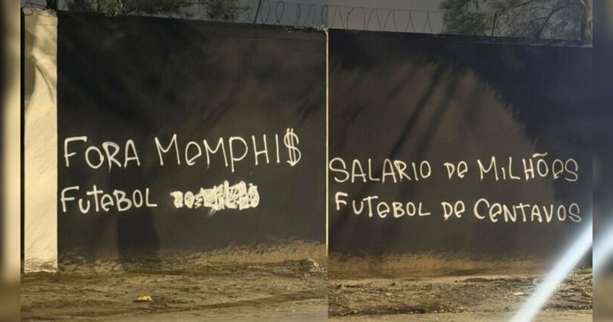 Eliminado da Libertadores, Corinthians tem sede pichada e torcida pede saída de Memphis Depay