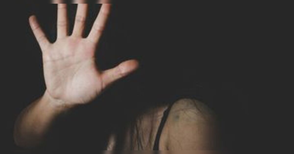 Mulher é espancada e ofendida por dono de bar em praça de Jandaia do Sul
